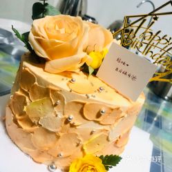 寓意好的蛋糕店名字：甜蜜的开始