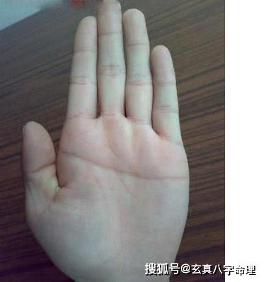 女孩断掌是什么意思，这样的命运好吗？