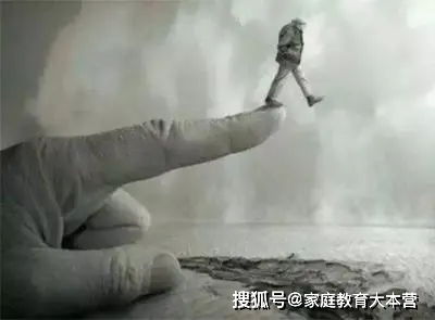 三、  老张与“鬼魂”：职场疲惫下的精神折磨与国学中的“幽”