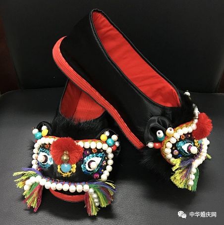 一、 “筒鞋”的起源与象征意义