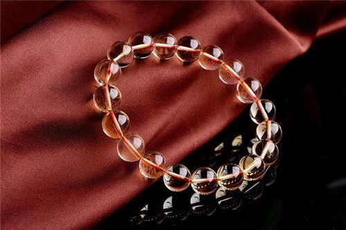 1985年属牛的2026年能戴白水晶吗？2025年蛇年本命年水晶有何寓意？