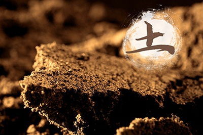 大驿土命理格局的深度解析与出生月份吉凶考辨