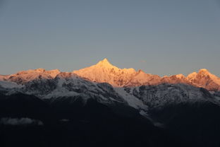 梅里雪山：信仰与挑战的交汇点
