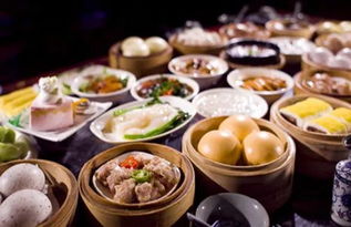 三、  服饰风貌的色彩符号与风水寓意