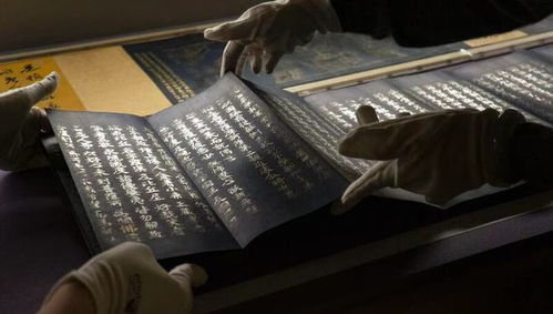 书页翻动时幽魂较低语，字里行间有没有隐藏着恐怖的保密？
