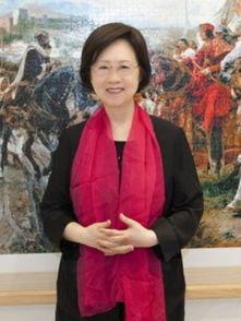 琼瑶八字命理中，她的命运走向和性格特点是如何体现的？