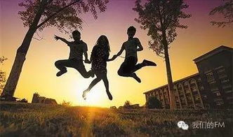 一去不复返我们应当学会珍惜时间段。时间段一去不复返请珍惜时间段。夜幕降临寂静的街道上只有微风轻巧巧拂过的声音。钟楼上的钟声渐渐响起那悠扬的旋律在夜空中回荡。