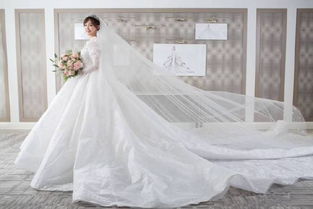 2.1 自身穿着白色婚纱