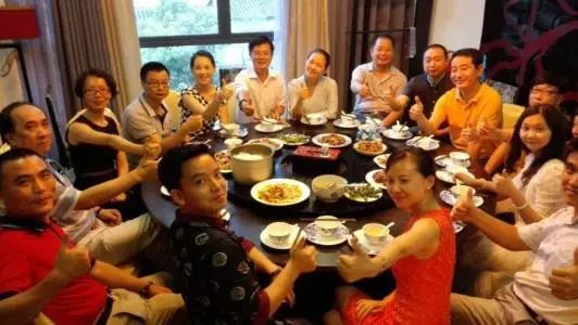 吃饭时发出声音