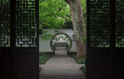 2. 围墙高度的通用标准与传统规制