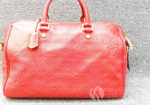 女人背红色包有什么风水忌讳吗？