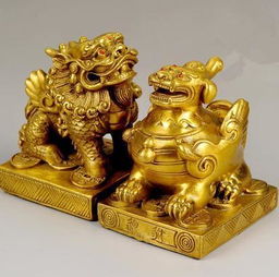 2．金猪造型摆件