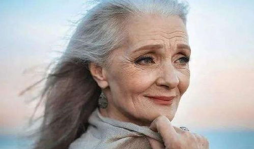 太阳穴饱满得像充了气