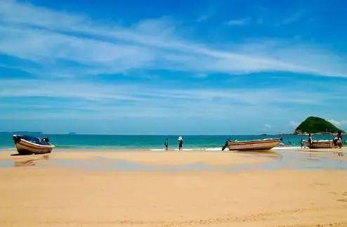 海滨浴场：沙滩上的噩梦与卖浴圈大妈
