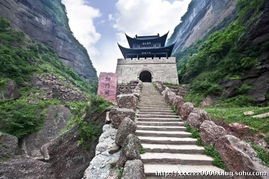 穿梭于古今之间：剑门蜀道的奇葩体验