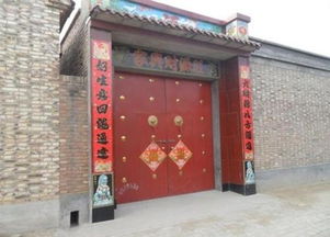 两家大门对望隔着公路，这样的风水布局合适吗？