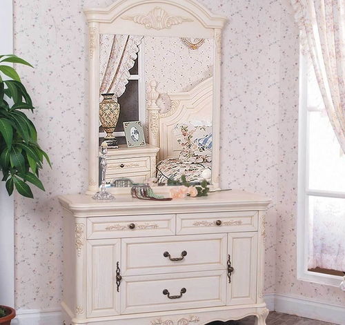 周边物品摆放：水晶、绿植与杂物的考量