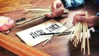 男生八字偏财正财劫财，无正财，如何调整财运？