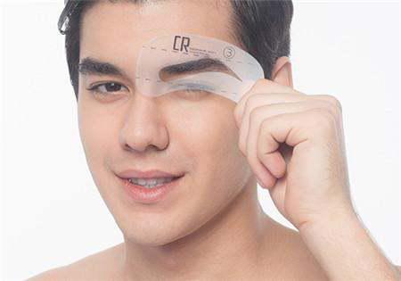 如何找到八字眉小眼睛、小嘴唇的男性图片？