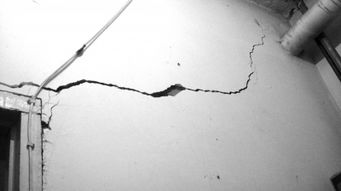 商铺顶部裂缝对风水有何具体影响？