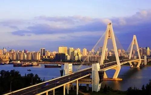 海口：明星们的“中转站”