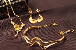 火命人佩戴哪种材质首饰蕞旺财运？