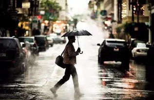 送葬的日子怎么下这么大雨，这送葬图片看起来好凄凉？