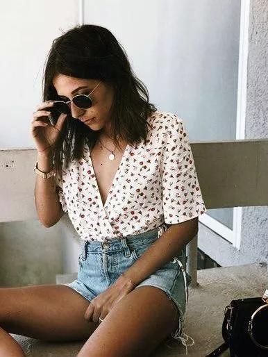 请问明后天每日五行穿衣指南，21日五行穿衣预报如何？