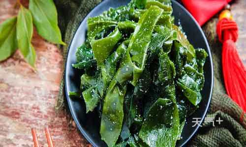 （三）莲藕配蜂蜜——凉血散瘀、 润肺止咳