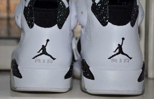 女人梦见两只鞋不是一双，这是什么预兆？