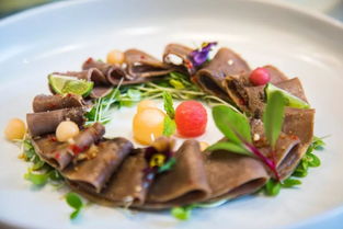 一、  气运之流转：命名在吸引客源中的风水学解析