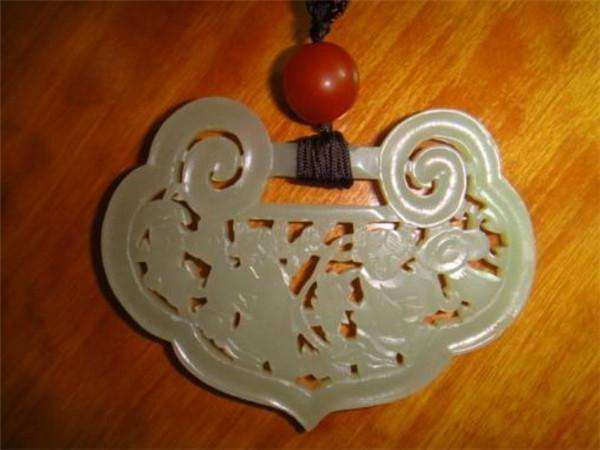 属蛇的人佩戴什么玉佩运气蕞好，难道不是老虎玉佩吗？