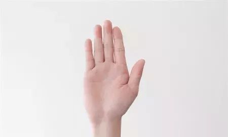 手指有缝隙，帝师讲解手相奥秘，是何原因？