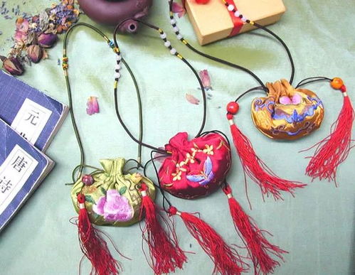 （二） 艾草与香包：辟邪扶正的传统智慧