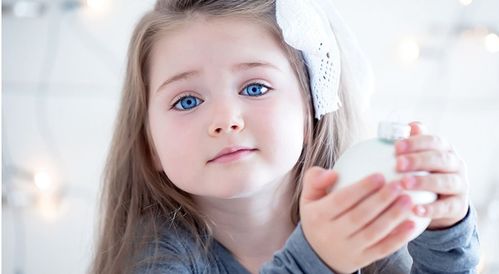 含有宥的女孩名字改写为：有没有一个名字叫宥的女孩？