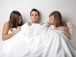 我梦见老公和闺蜜在一起了这是怎么回事呢？