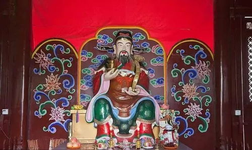 祭祖：祖先崇敬与财运祈愿并行