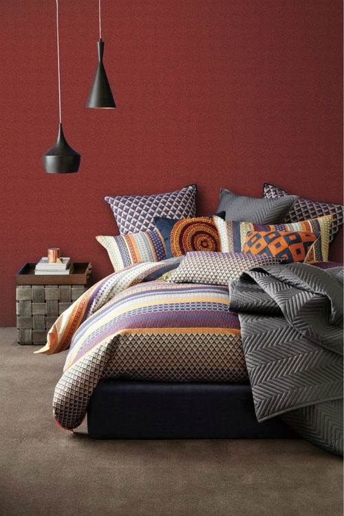 为什么黄色通常象征土地，黄色布料又代表什么含义？