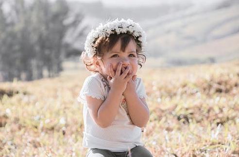 何姓女宝宝高雅有涵养名字推荐