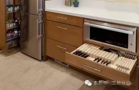 （三）墙面高挂或靠近门口