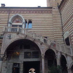 朱丽叶的破房子：一场充满铜臭味的爱情陷阱