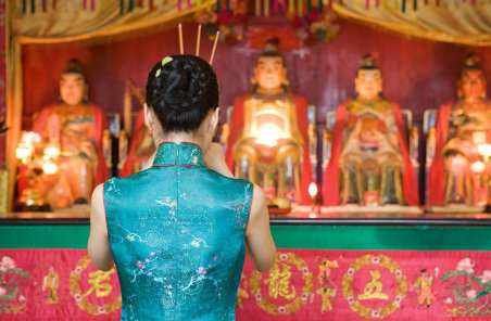 ：上香在居家祭祀中的文化底蕴定位