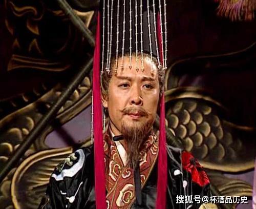 袁树珊关羽八字和韦千里八字提要中，有哪些具体差异和特点？