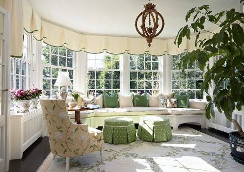 2. 阳台遮雨棚垂檐呈箭形