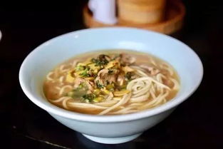 美食：螺蛳粉？臭豆腐？还是啃树皮？