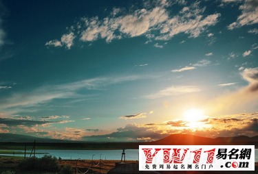 梦见众多人同行旅游预示着什么是好是坏？