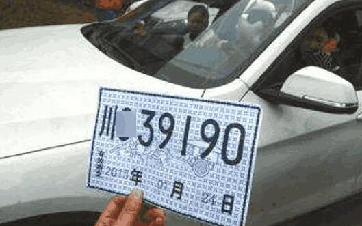 26年12月安装车牌，有没有吉日吉时推荐呢？