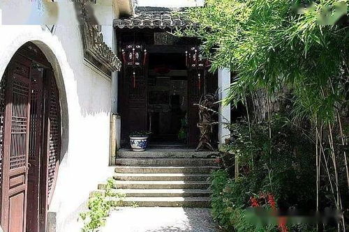 T字形布局与水流冲击：聚气与化解并重