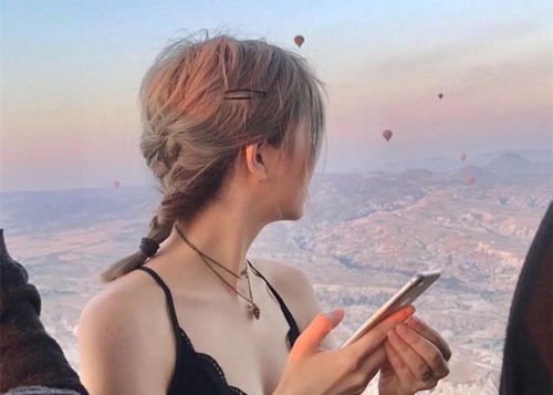 鸡（酉）属女性：独立自主， 自信满满