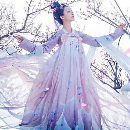 C. 简约大方的条纹汉服：平民之真